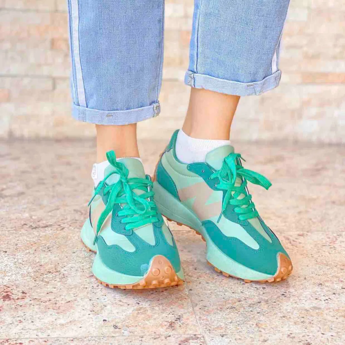 sports shoes - صورة 1