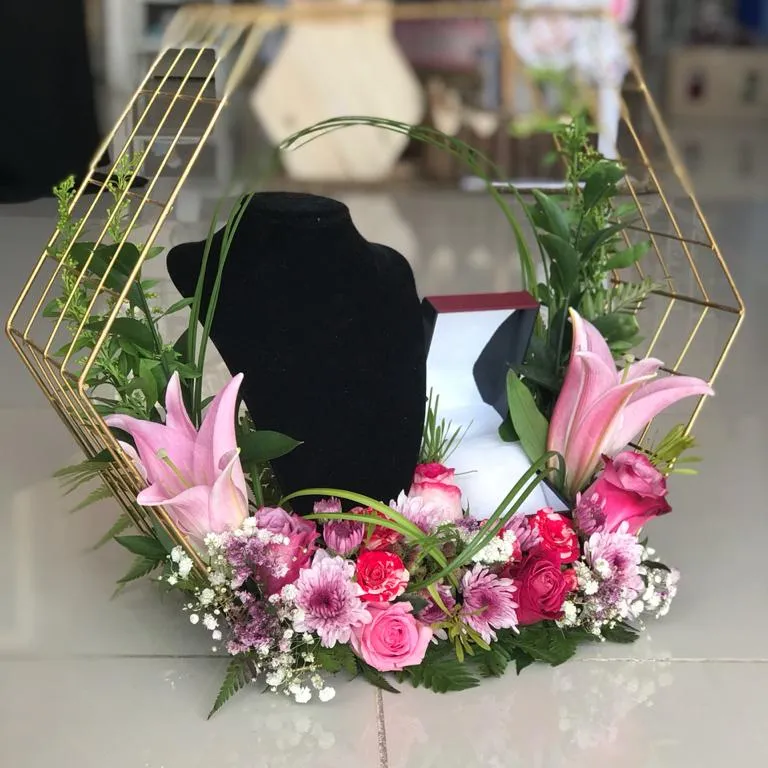 باقة لطقم المجوهرات - صورة 1