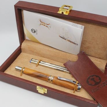 قلم فاخر من خشب العتم